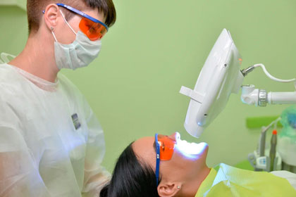 Фотоотбеливание зубов
